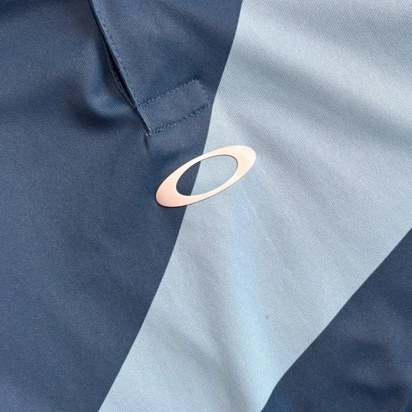 Oakley Men's Light and Dark Blue Golf Polo Shirt - Picture 3 of 5